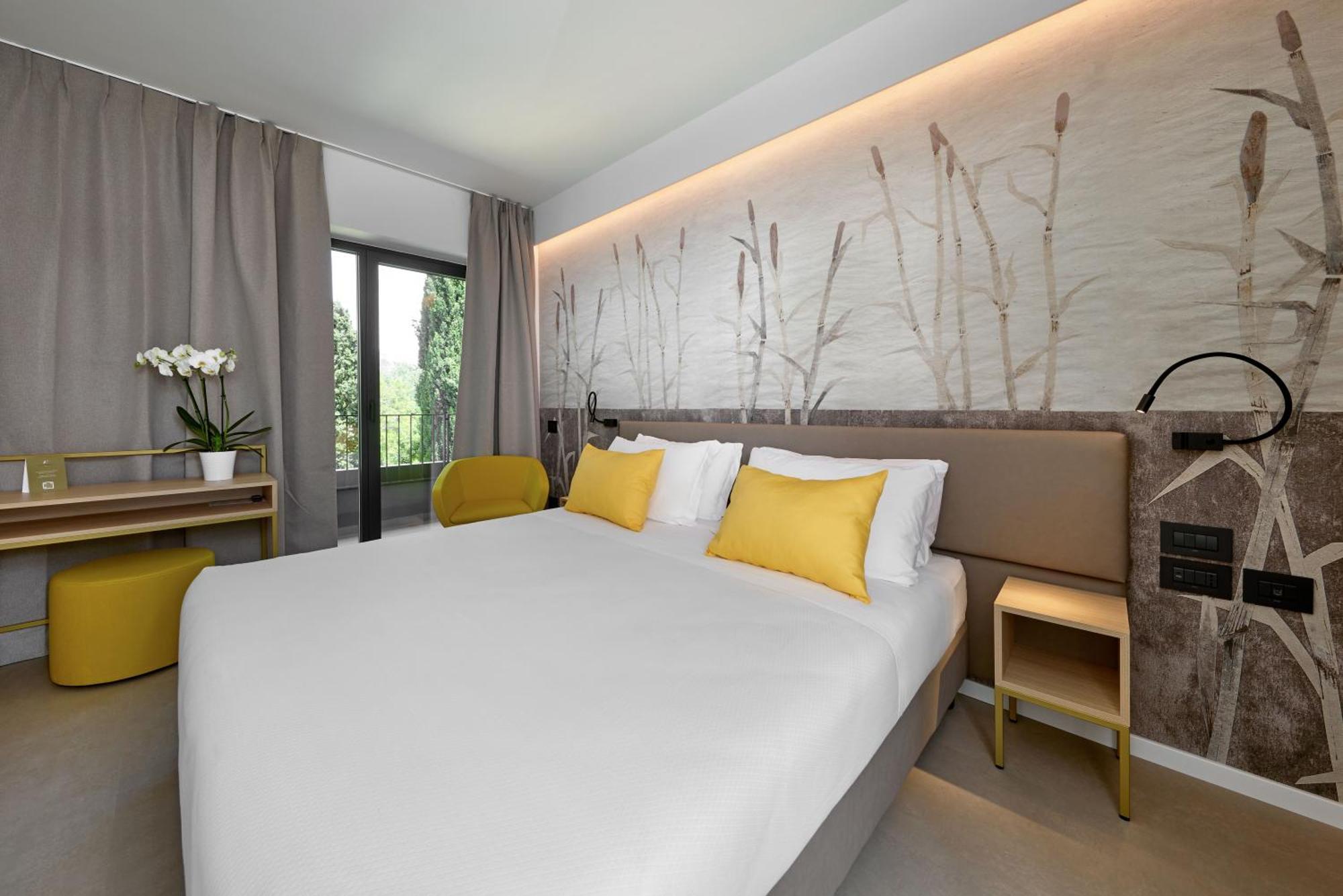 Hotel Royal Village Limone sul Garda Exteriör bild